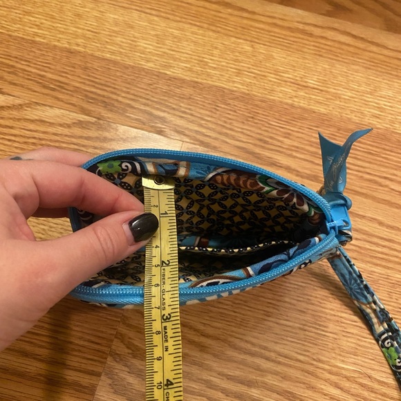 Vera Bradley small wristlet in “Bali Blue” with detachable strap - Picture 4 of 10